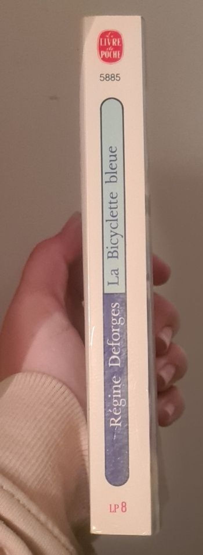 Livre: La bicyclette bleue de Régine Deforges - photo numéro 3