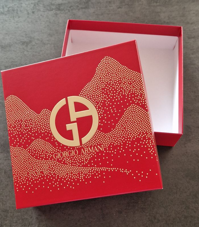 Boîte Giorgio Armani - NEUVE - photo numéro 3