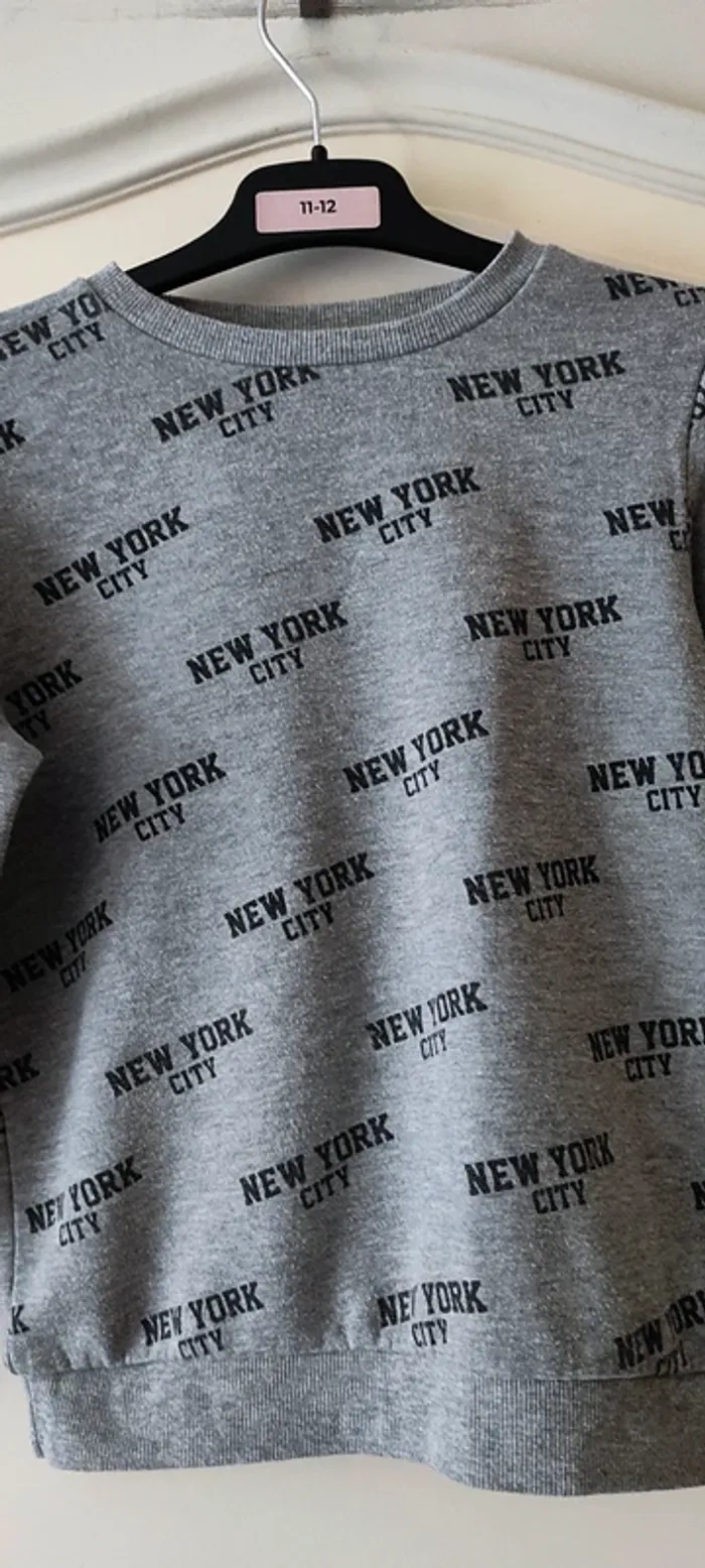 🐼 Sweat Primark 7-8 ans 128 cm  bon état 🐼 - photo numéro 2