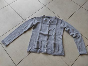 Gilet boutons léger 12 ans neuf étiqueté