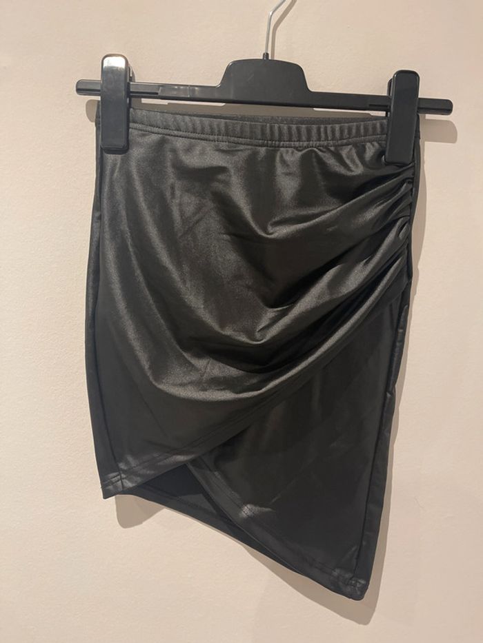 Jupe satinée taille xs noir