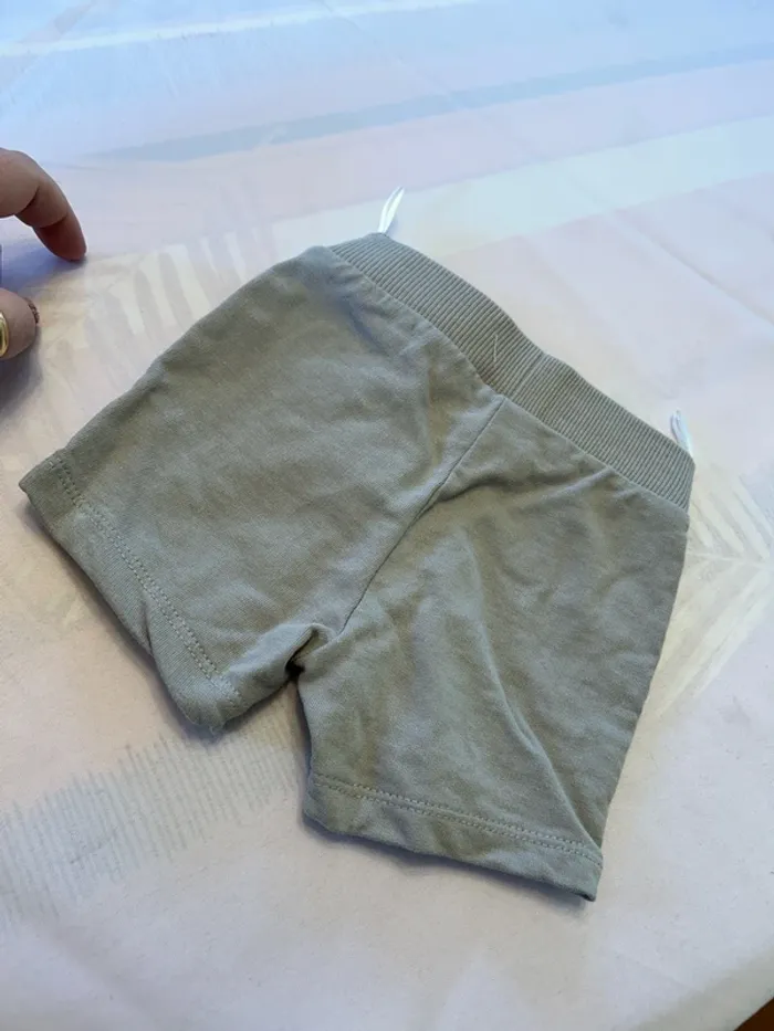 Lot de 3 shorts C&A baby - 3/6 mois - photo numéro 10