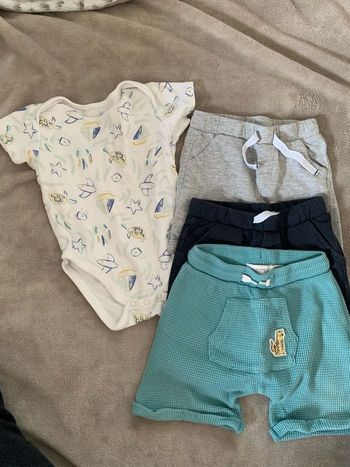 Lot de 3 shorts et 1 body 18 mois 