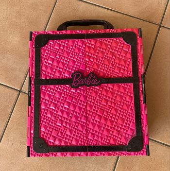 Dressing barbie 