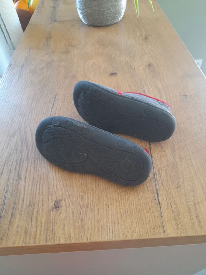 Une paire de chaussons - photo numéro 4