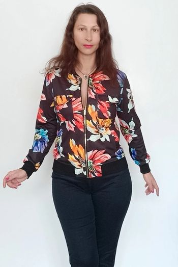 Blouson fin noir fleuri taille 36