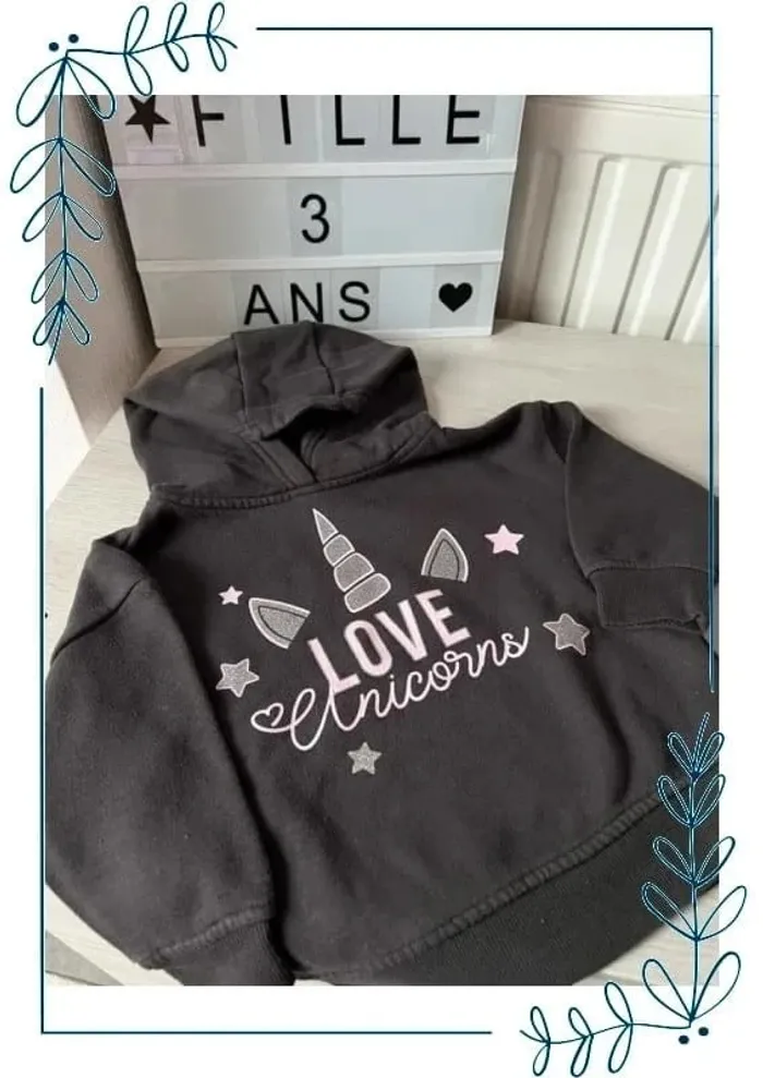 Pull Licorne noir Primark 3 ans 98 cm