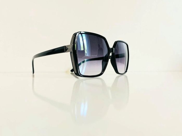 Lunette de soleil femme noire et argentée verres dégradés uvprotection catégorie 3 - photo numéro 3