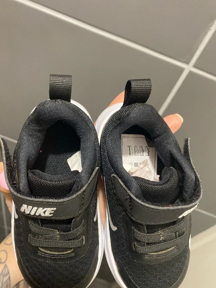 Basket nike taille 21 neuve - photo numéro 3