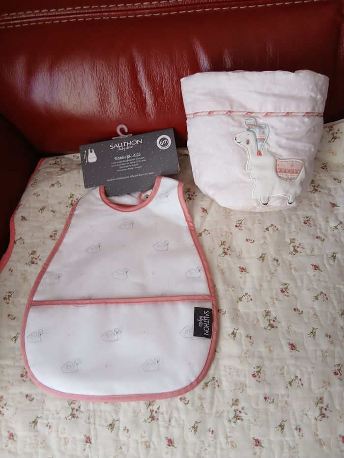 Neuf/Sauthon baby: Bavoir plastifié avec poche +Panière tissu - photo numéro 10