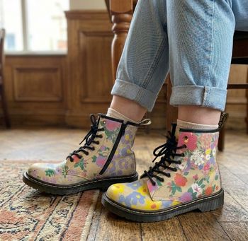 Doc Martens floral
