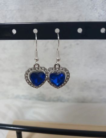 Boucle d'oreille coeur bleu