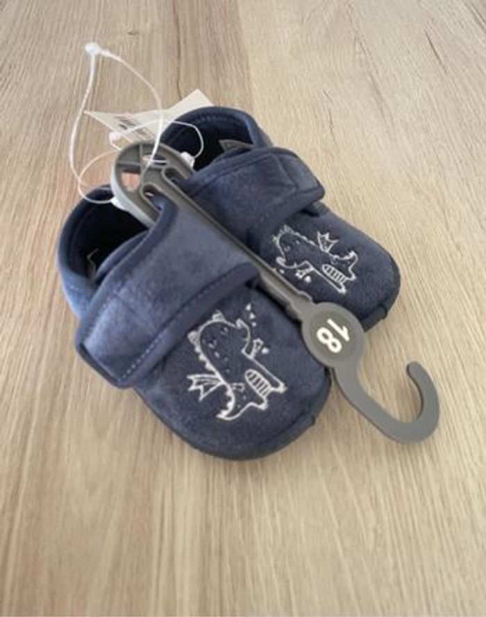 Magnifiques chaussons neufs  Dragon - photo numéro 2