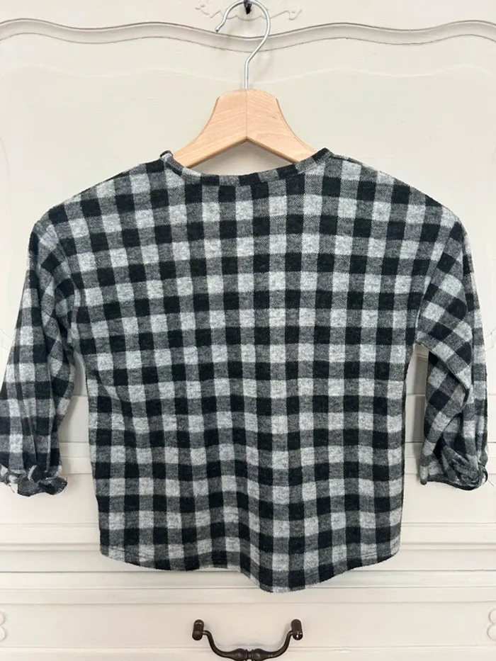 Superbe petit pull gris et noir à carreaux Zara taille 6 ans - photo numéro 5