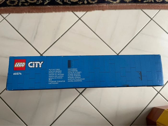 Boîte lego City 60374 Neuve Le camion d’intervention des pompiers - photo numéro 4