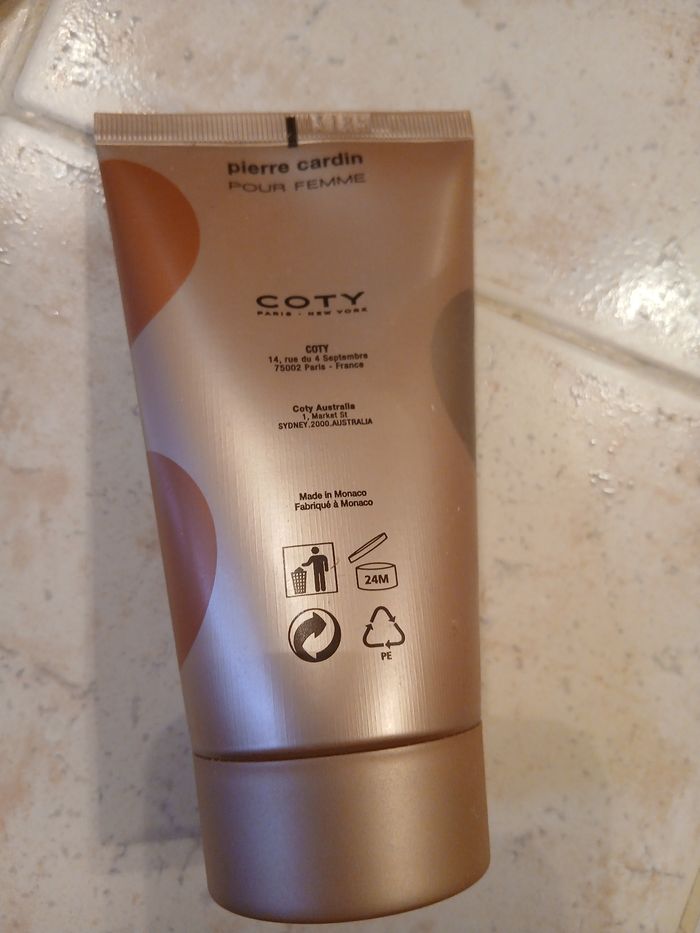 Lait corporel parfumé pour femme Pierre Cardin - photo numéro 2