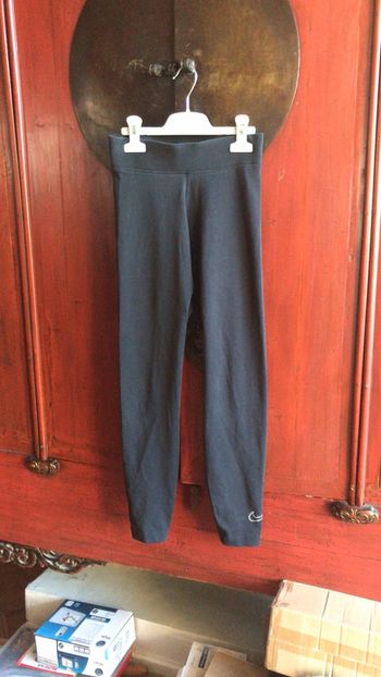 Nike legging taille xs avec logo strass
