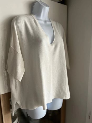 Pull col v manches courtes maille blanc cassé mango