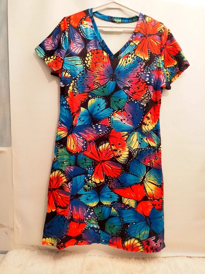 🌸 Superbe robe d'été multicolore à motif papillon ,Taille L ,Neuve 🌸 - photo numéro 2