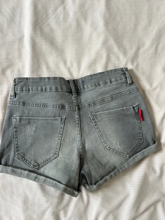 Short jeans gris Jennyfer taille38 - photo numéro 2