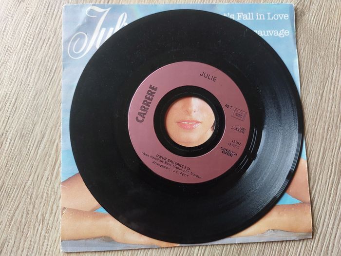 Disque vinyle 45 tours Julie Pietri Let's fall in love / Coeur sauvage - photo numéro 4