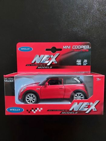 Mini Cooper  hatch  - toit  noir  - rouge