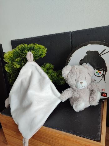 doudou mouchoir tex baby ours blanc beige crème marron Chiné Carrefour  DD001966