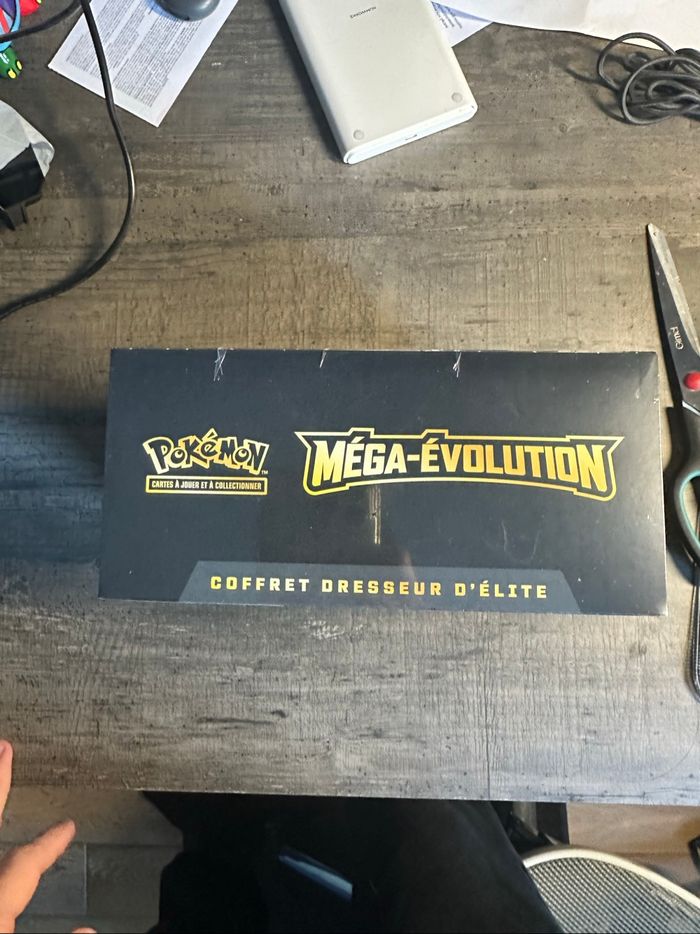 Coffret dresseur d’élite Etb mega évolution 1 me01 - Lucario - photo numéro 2