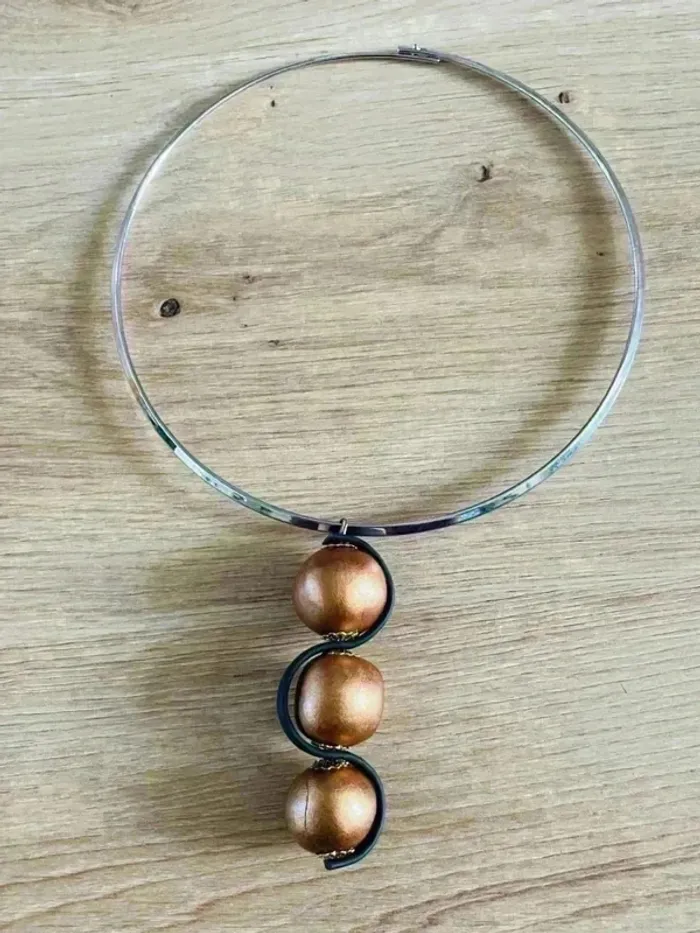 Collier avec 3 perles