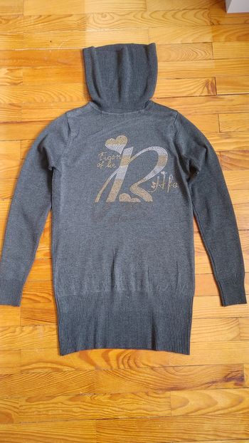 Pull long col roulé moulant