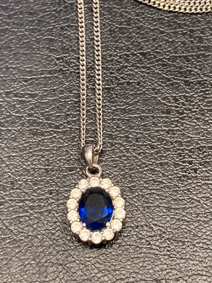 Très beau collier pendentif argent/saphir