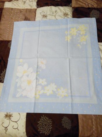 Faby27800 2 Taies d'oreillers fond bleu et fleurs blanches et jaunes réversible 