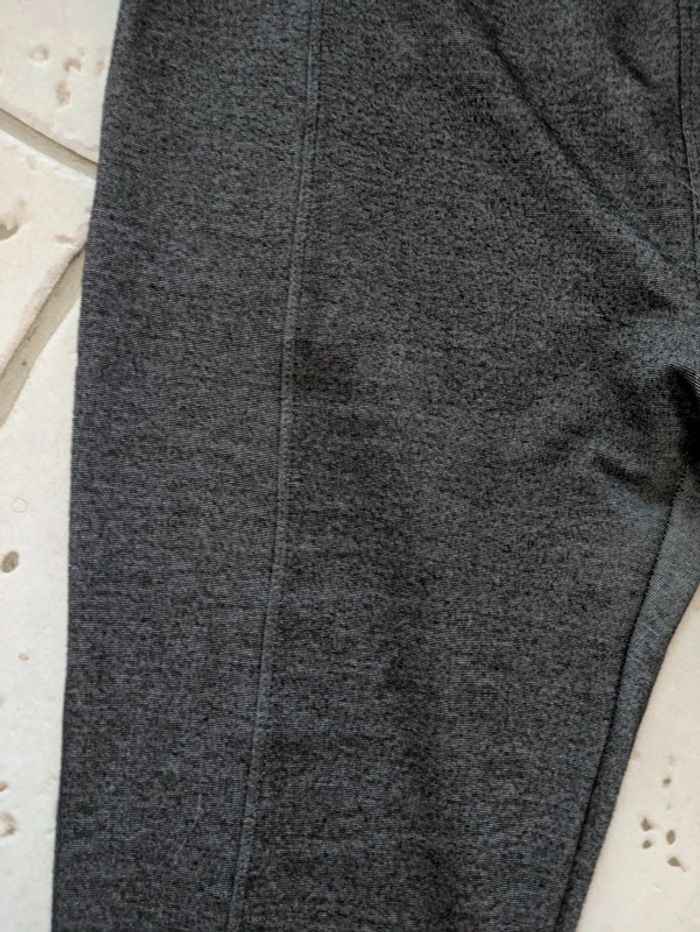 Joli legging gris Tissaia taille 42/44 - photo numéro 2