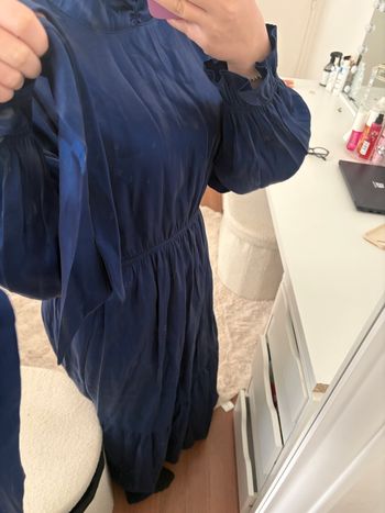 Robe longue satinée bleu nuit 