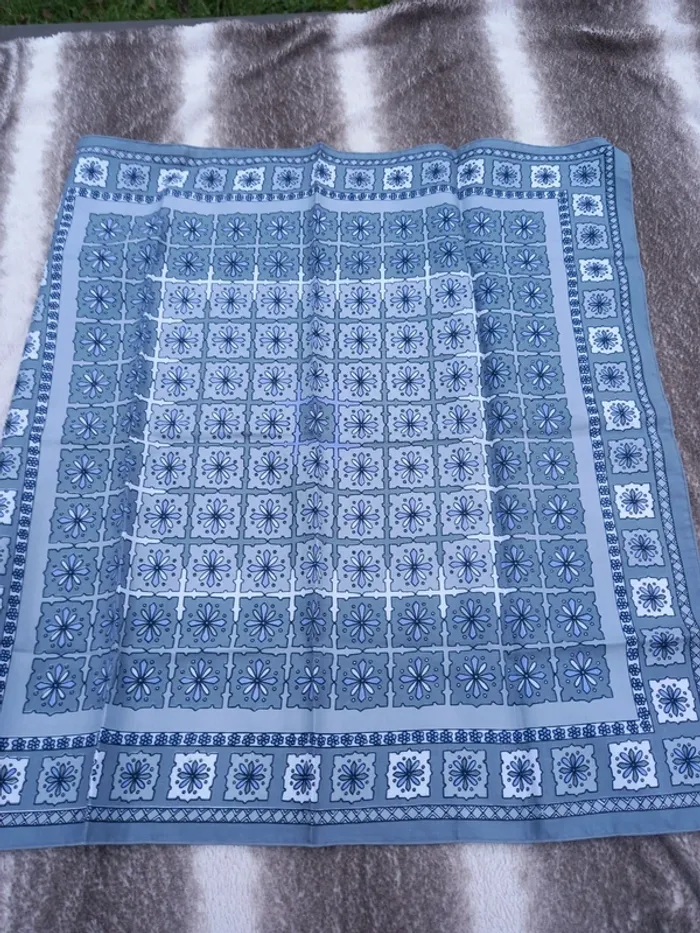 Foulard 🧕 - photo numéro 2