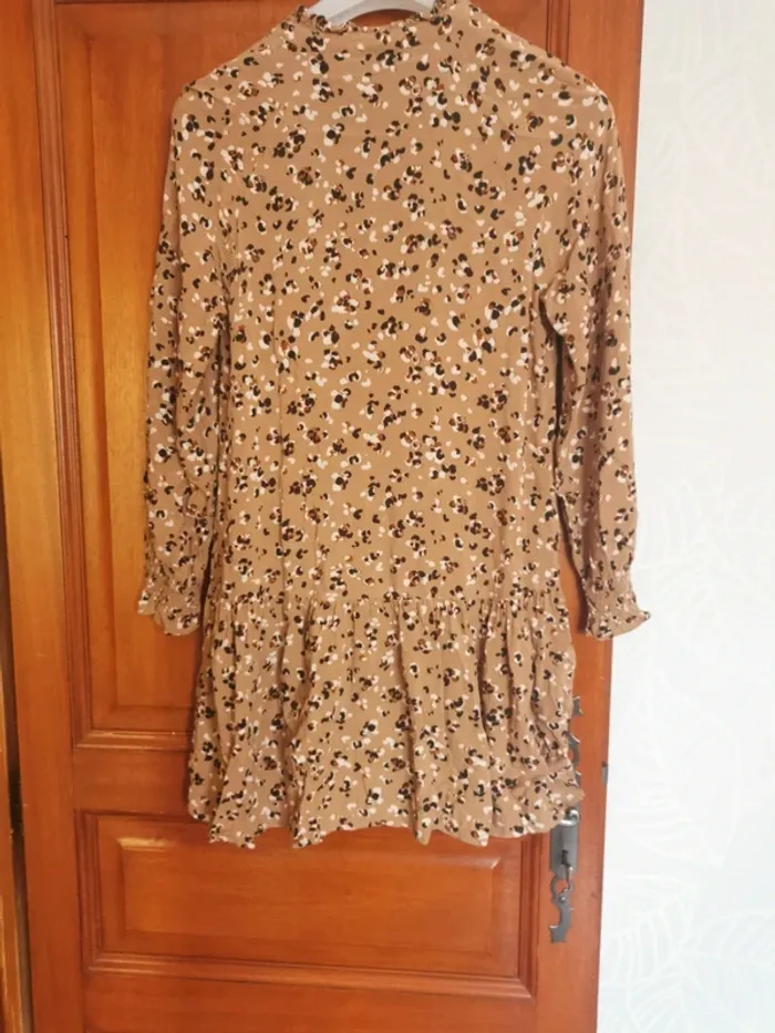 Robe beige imprimé léopard taille 38 - photo numéro 3