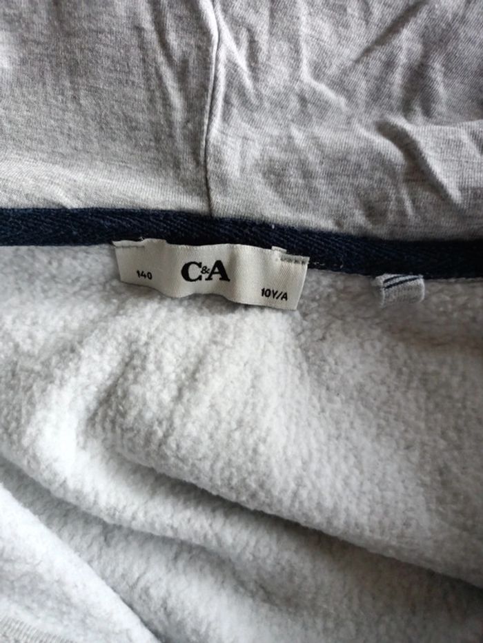 9. Sweat zippé à capuche C&A 140 10ans porté 1x - photo numéro 4