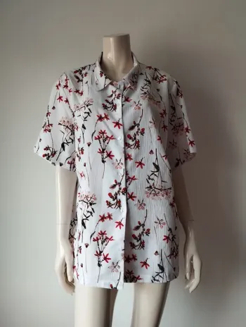 Blouse manches courtes ou chemisier Damart taille 52