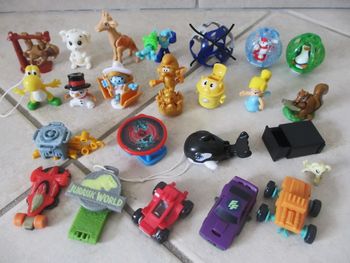 Lot de 22 jouets Kinder Surprise