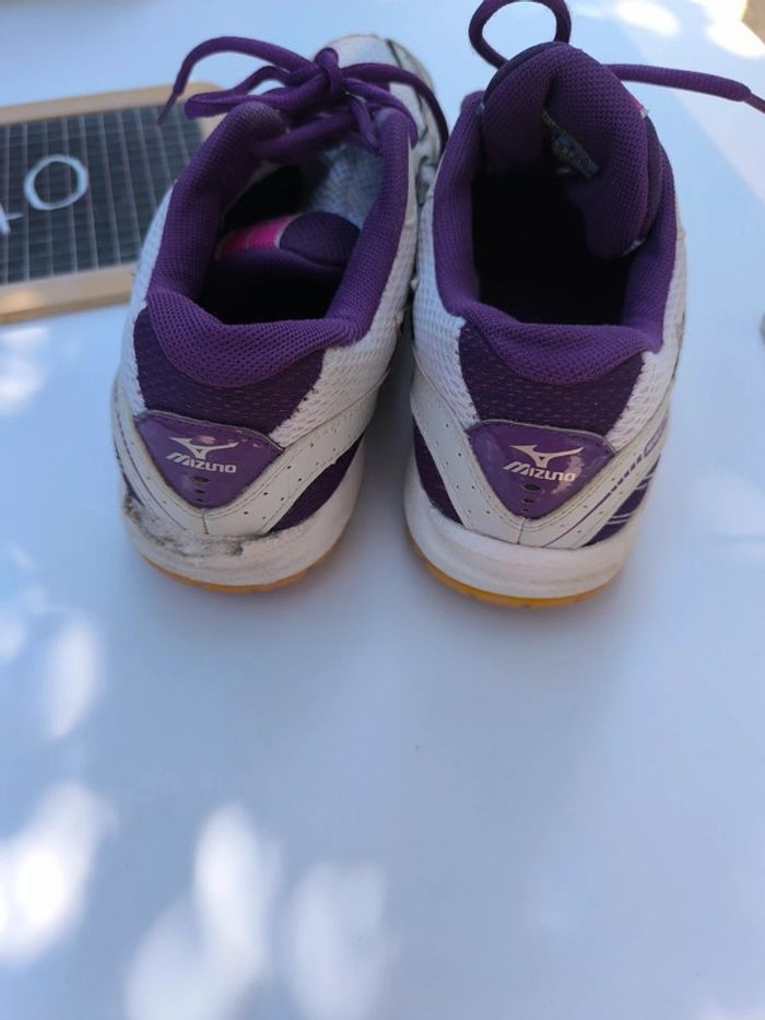Baskets Mizuno taille 40 en bon état - photo numéro 3