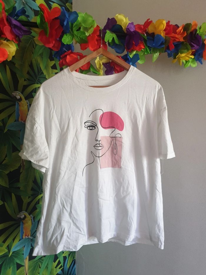 T-shirt ample visage