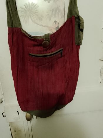 sac à bandoulière en tissu bordeaux/vert foncé made in Népal neuf.