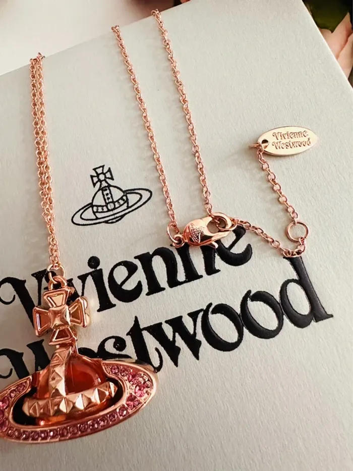 🪐Collier Vivienne Westwood Orbite rose gold & zirconiums roses - photo numéro 6