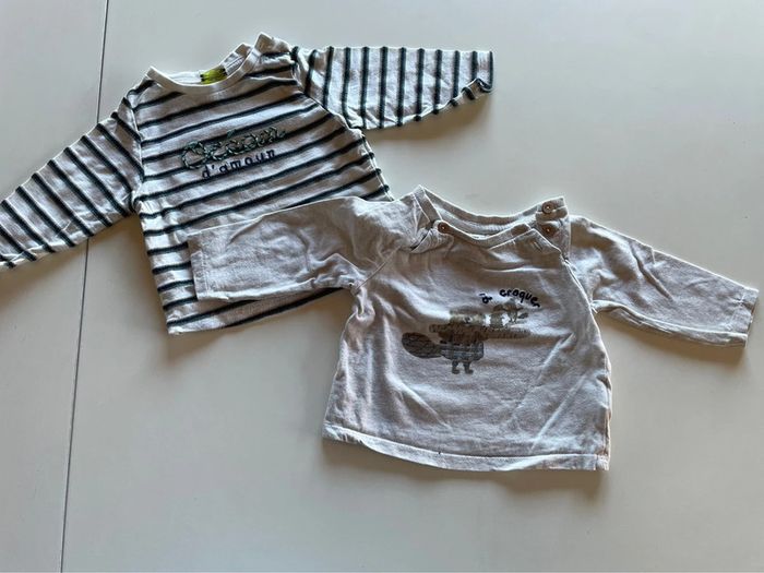 2 tee-shirts ML 9 mois