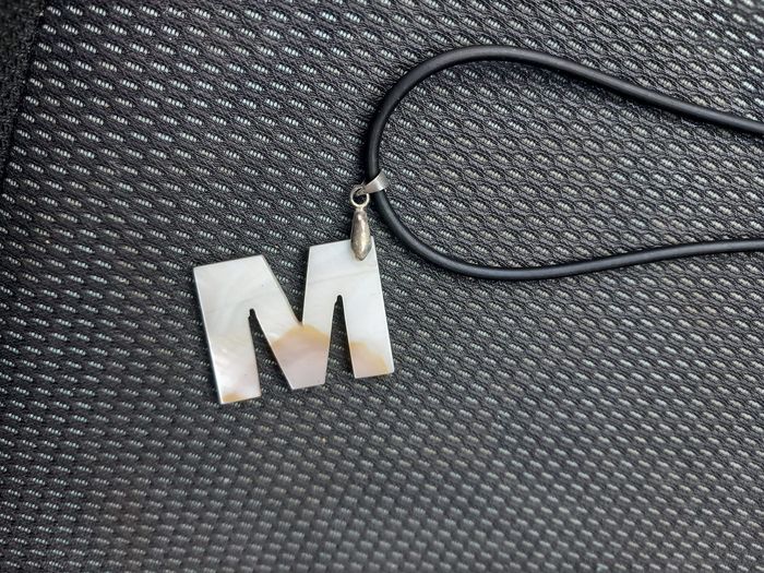 Collier avec lettre M nacré - photo numéro 3