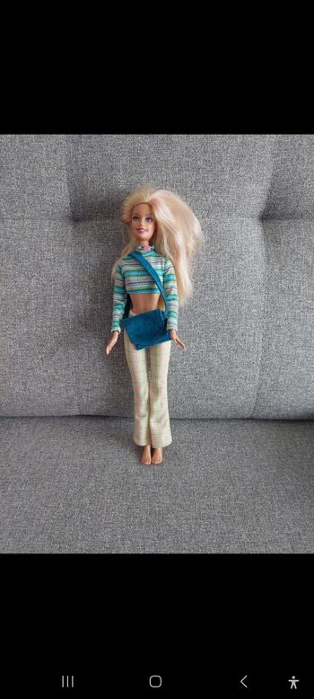 Barbie 1998 et ses tenues