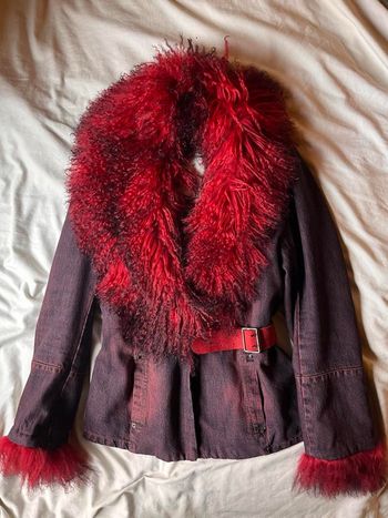 Veste en jeans avec fausse fourrure 