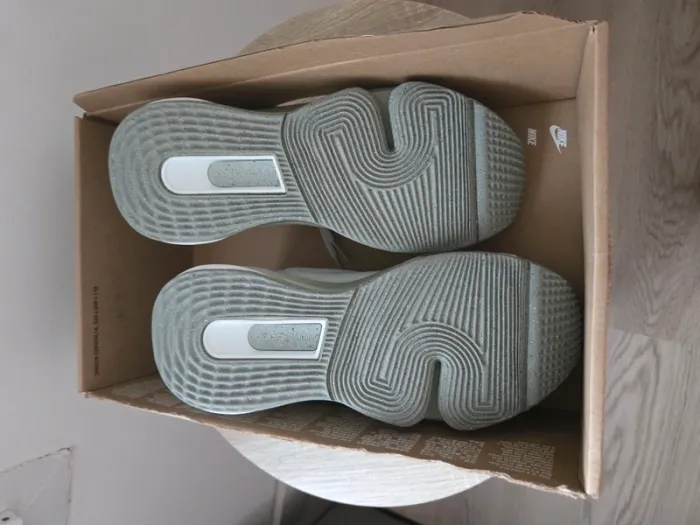 Nike versair taille 38 neuves grise - photo numéro 8