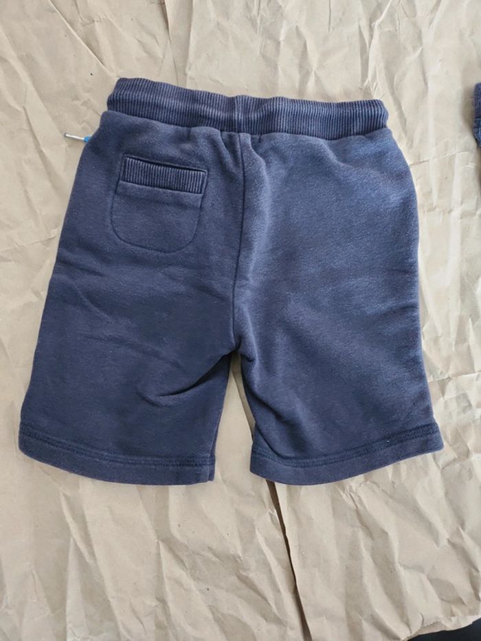 Lot 3 shorts 1 gilet - photo numéro 8