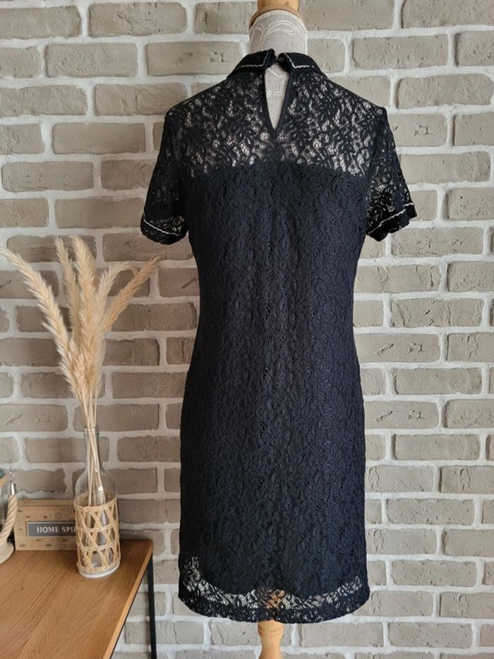 Robe en dentelle noire DDP avec liseré doré - Comm neuve - photo numéro 11